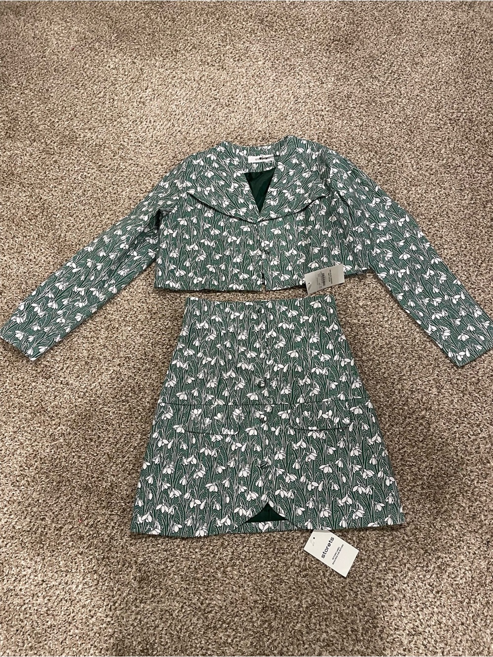 storets Green Floral Print Cropped Jacket & Skirt Set